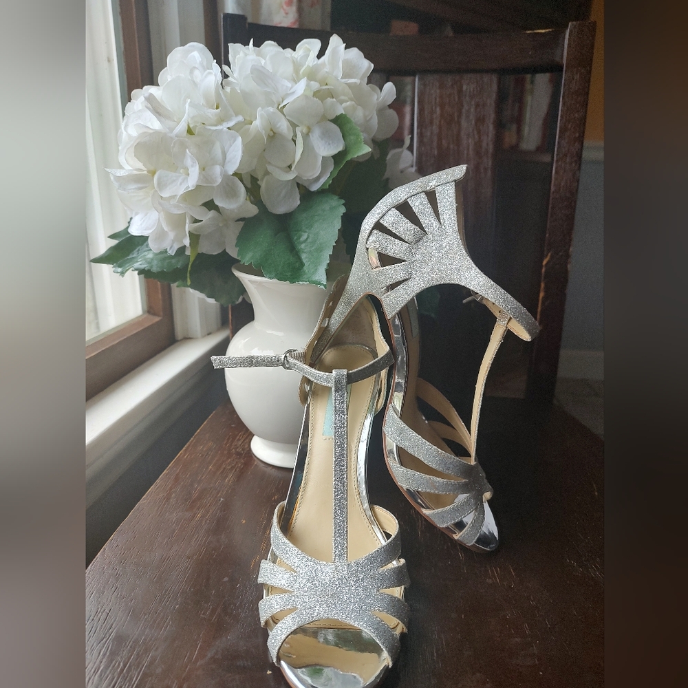 Betsey Johnson Authentic Silver Glitter Strappy Stilleto Heels!  Size 8.